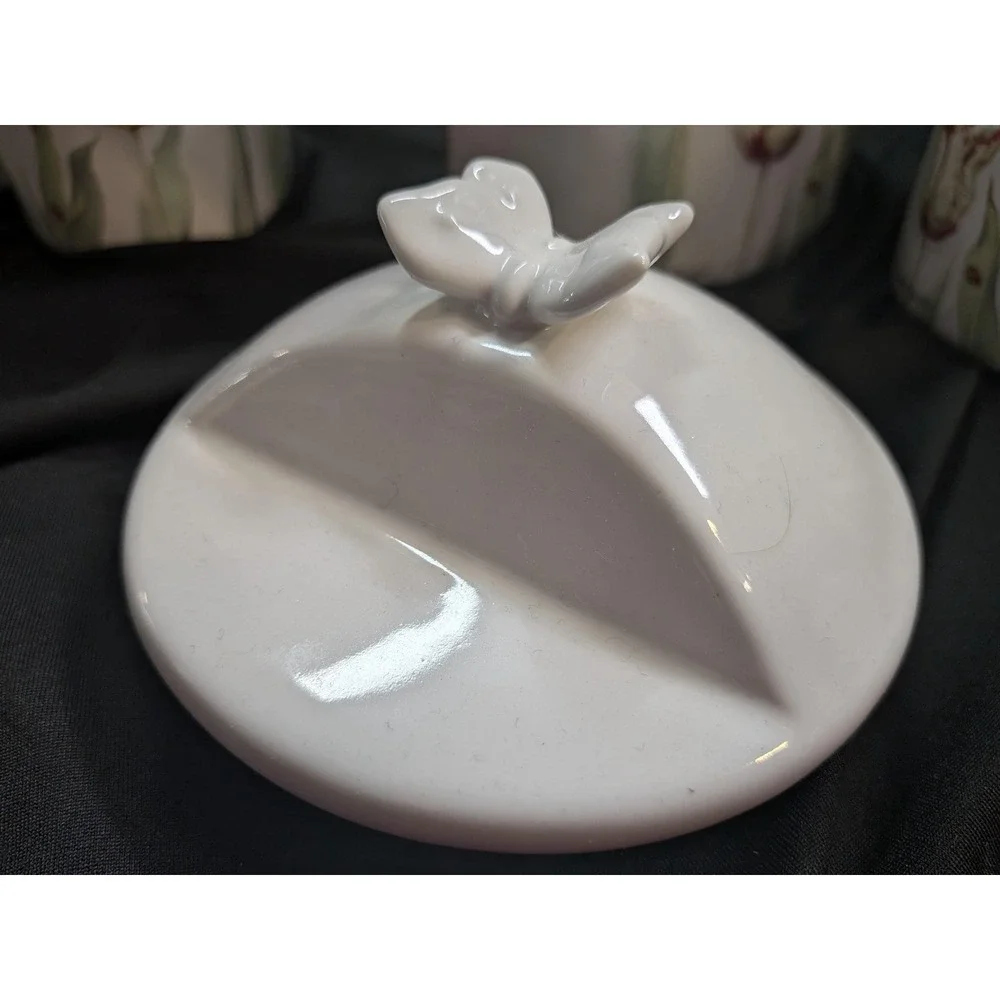 Teapot with two matching mugs